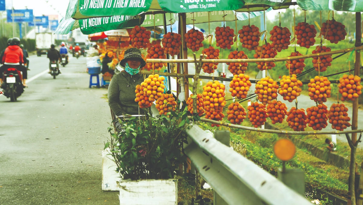 Thanh trà được bày bán phía chân cầu Cần Thơ.  