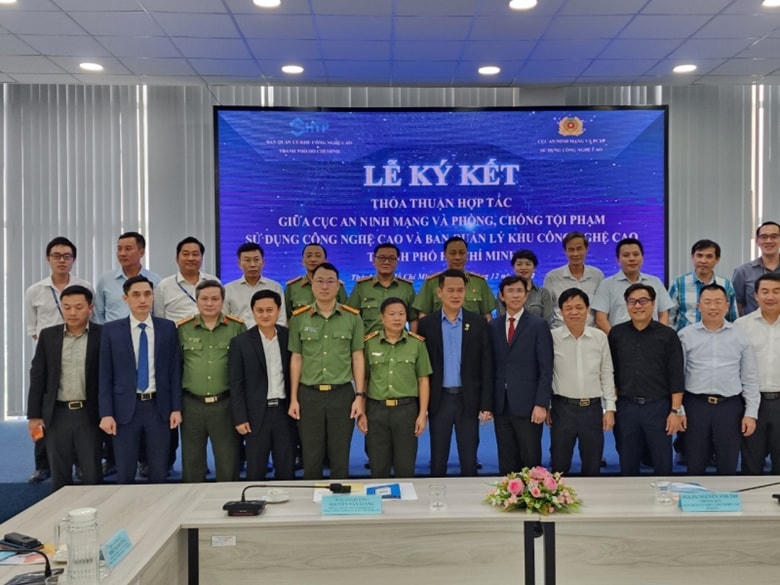  Đại diện các cơ quan, đơn vị dự Lễ ký kết quy chế hợp tác.