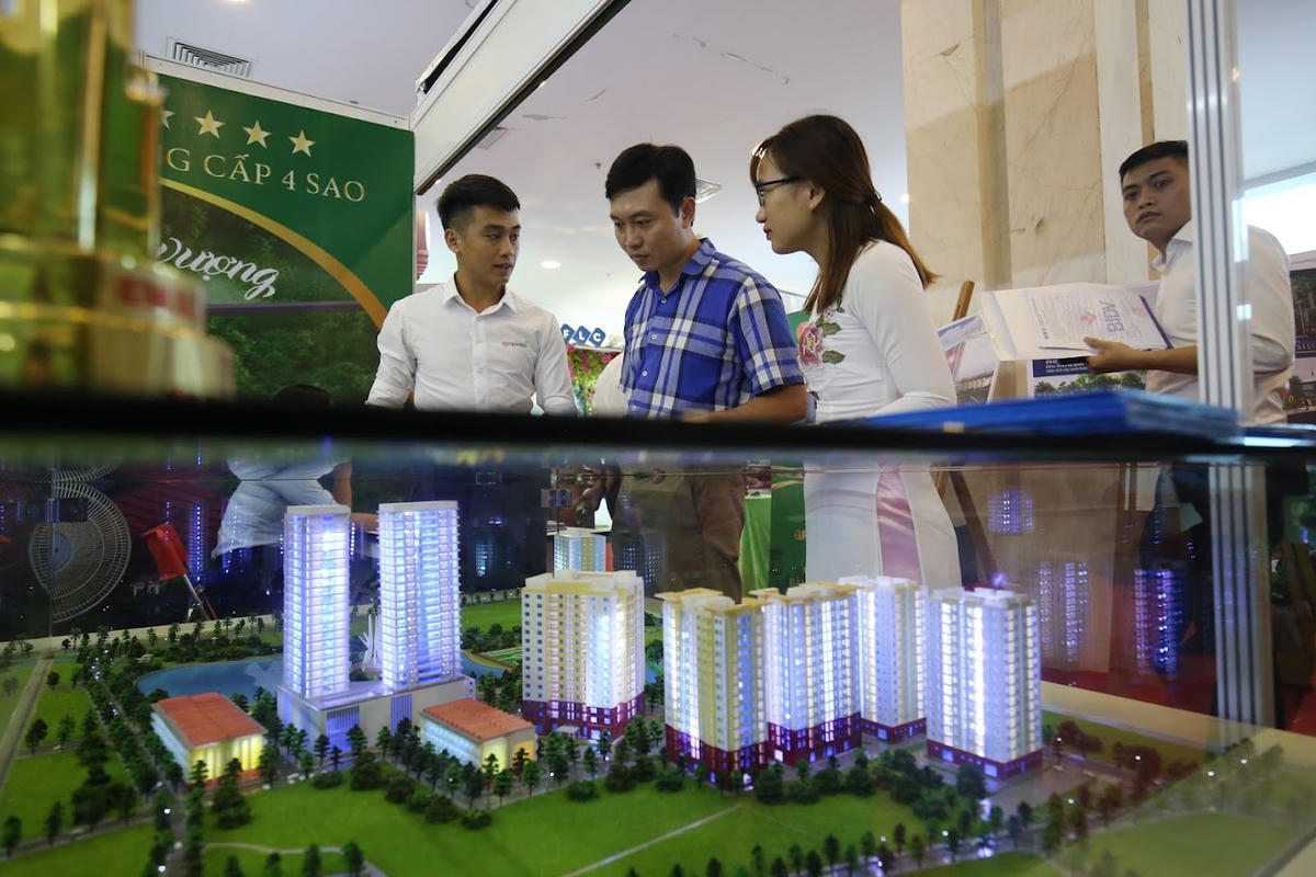 Giá nhà ở đang tăng cao so với thu nhập của người dân.  Ảnh: Quang Vinh  