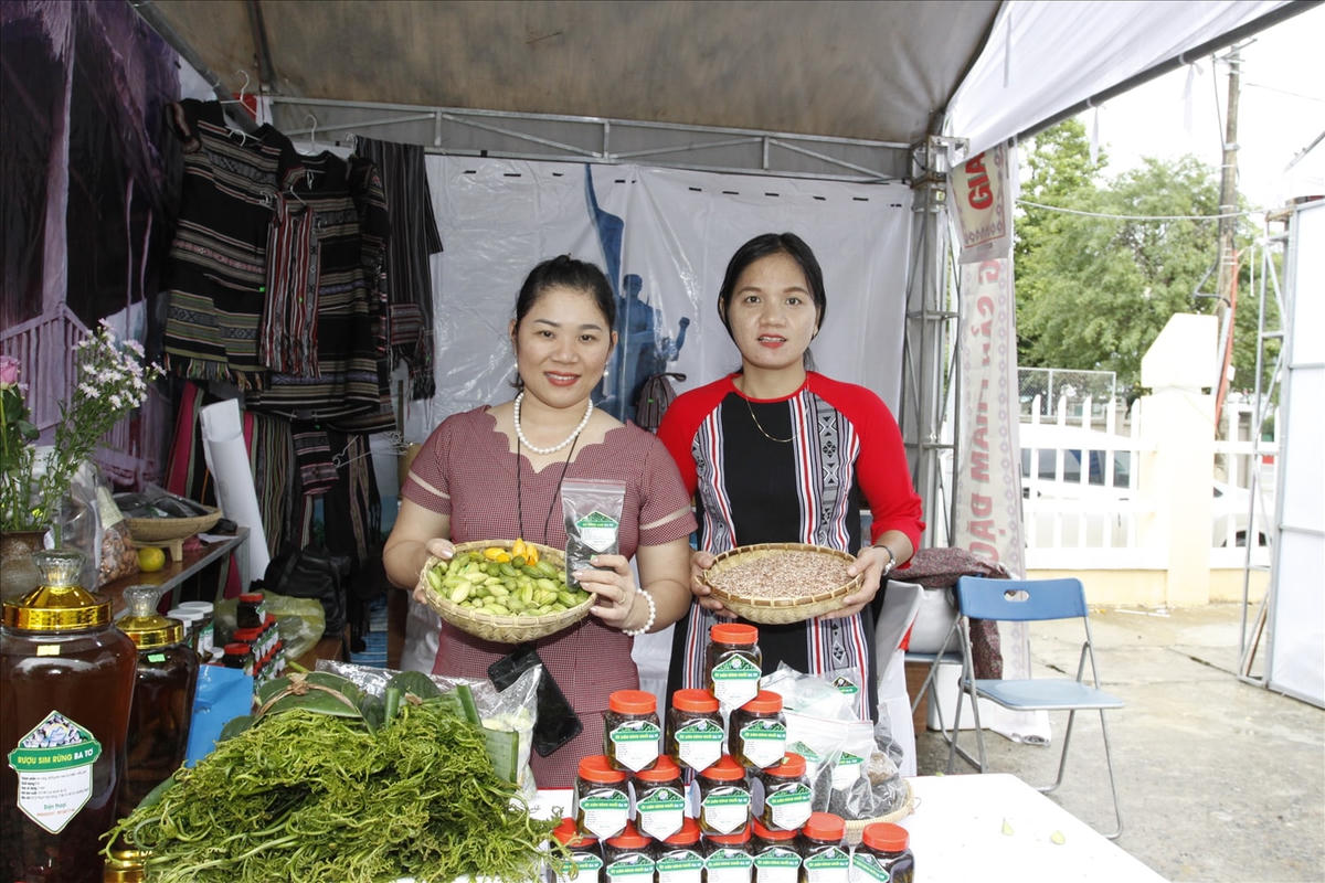 Quảng Ngãi với nhiều sản phẩm địa phương giúp các bạn trẻ khởi nghiệp. Ảnh: T. Nhân.
