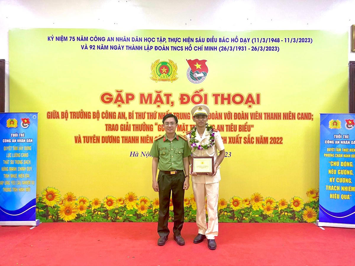 Thiếu úy Đỗ Trọng Nguyễn tại lễ vinh danh.