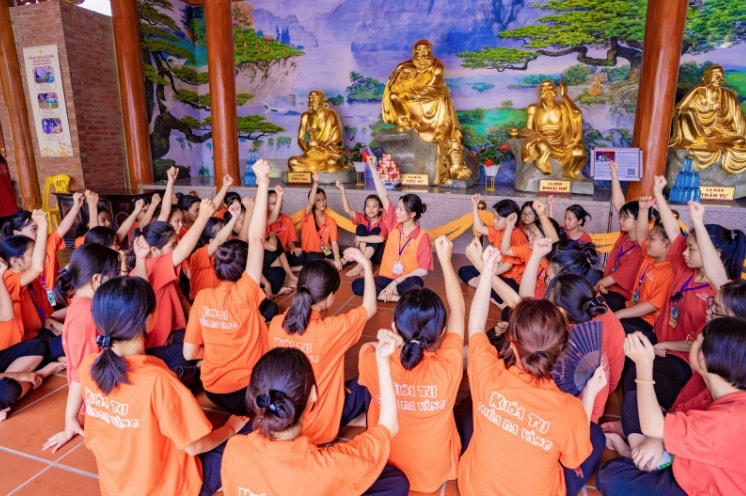 Sinh hoạt nhóm.