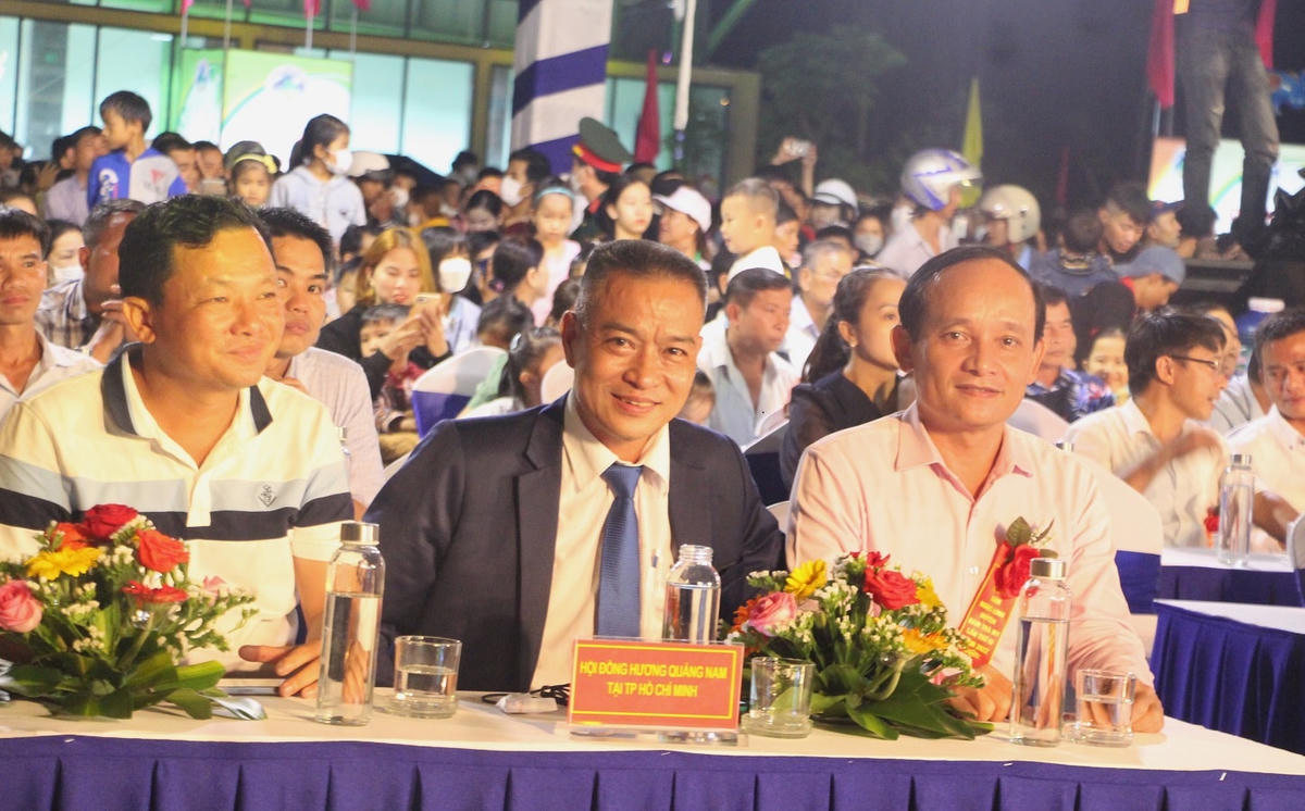 Các đại biểu đến tham dự Lễ hội sâm Ngọc Linh lần thứ IV.