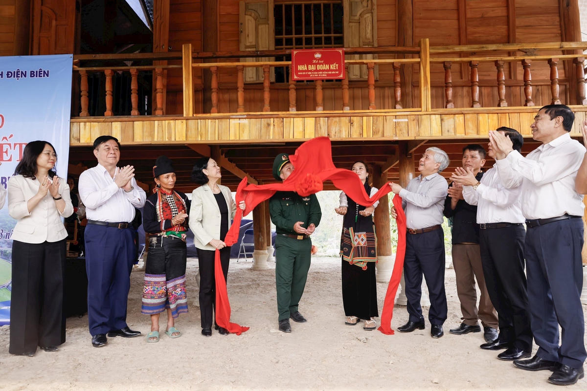 12.4-xoa-nha-tam.jpg