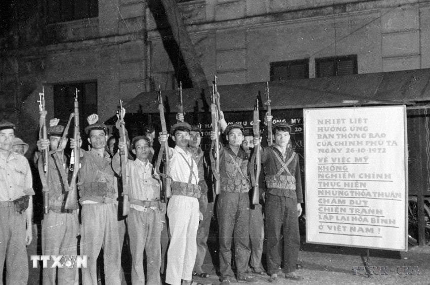 Các chiến sỹ tự vệ nhà máy Y (Hà Nội) hưởng ứng tuyên bố của Chính phủ ta ngày 26/10/1972 nêu quyết đánh thắng hoàn toàn giặc Mỹ xâm lược. (Ảnh: Ngọc Quán/TTXVN)
