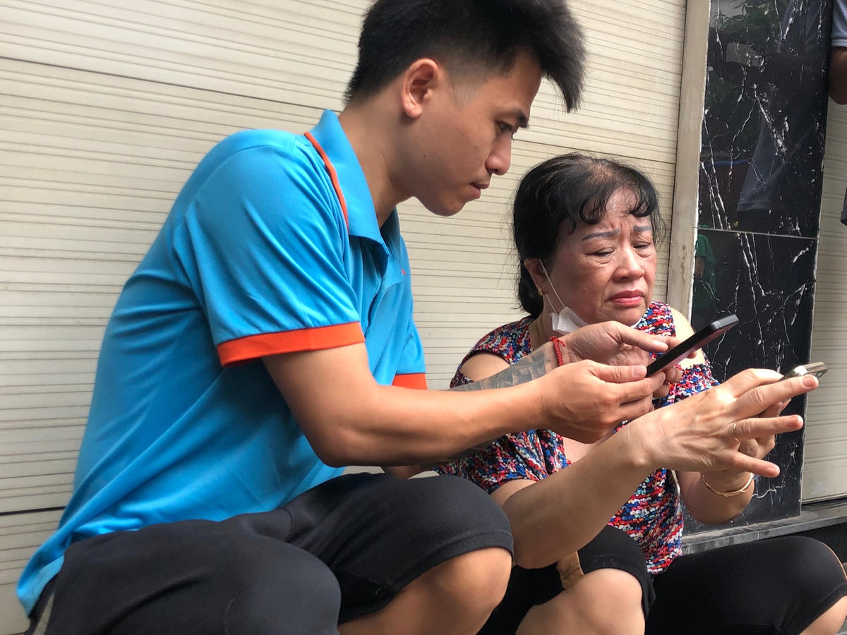 Vụ cháy chung cư mini tại Hà Nội: Mòn mỏi chờ tin người thân mất liên lạc