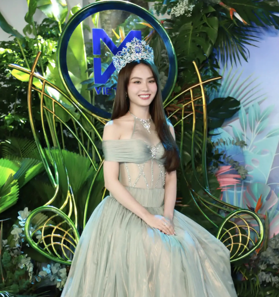 Hoa hậu Mai Phương sẽ trao lại vương miện cho người kế nhiệm. 