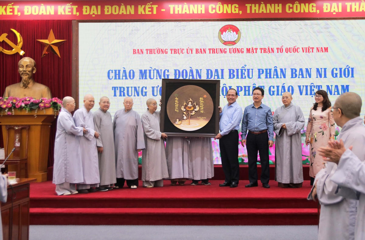 Ni giới tận tâm, góp sức xây dựng khối đại đoàn kết toàn dân tộc