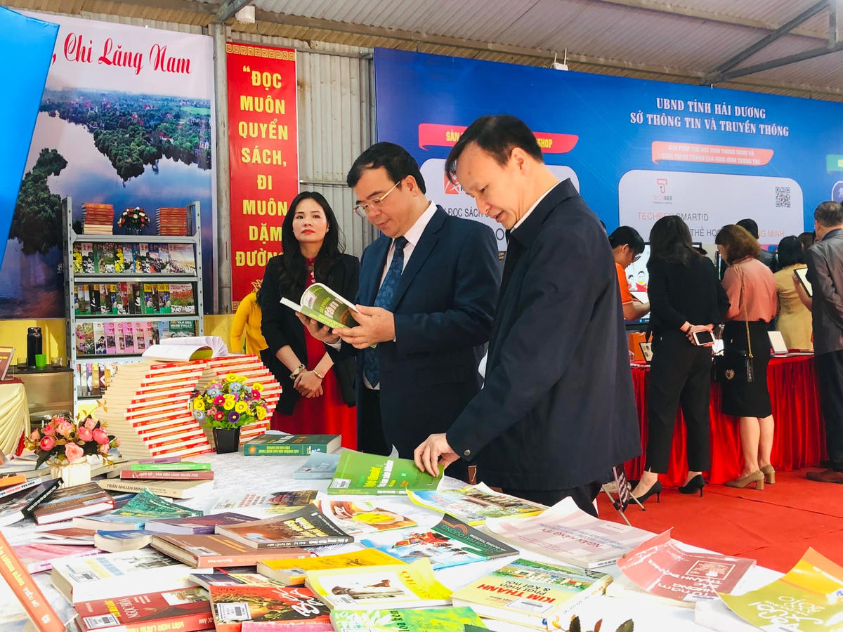 Ông Nguyễn Minh Hùng, Phó chủ tịch UBND tỉnh Hải Dương tại Ngày Sách và Văn hóa đọc.