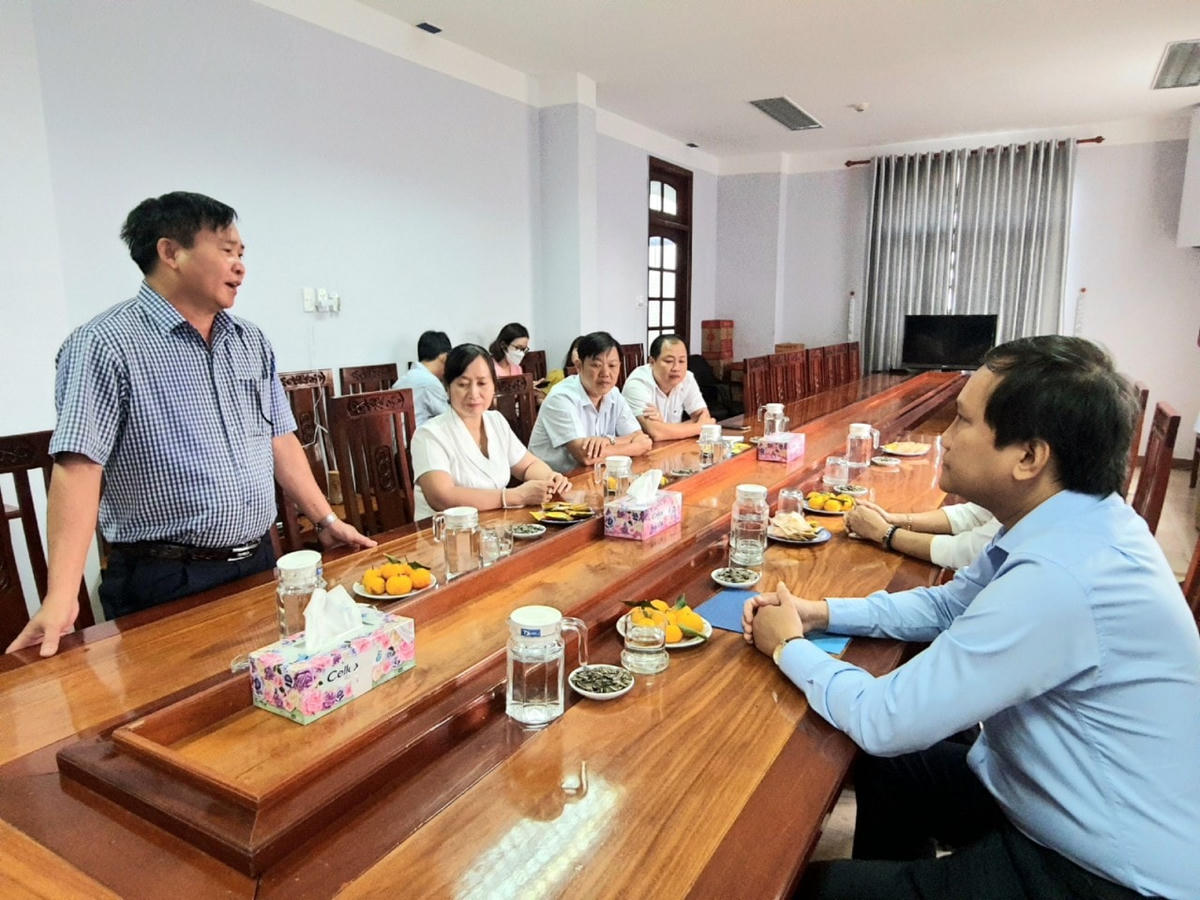 Phó Chủ tịch Ủy ban MTTQ tỉnh Bạc Liêu Trần Doãn Cầm phát biểu tri ân sự ủng hộ, đóng góp của doanh nghiệp đối với chương trình tặng quà tết Nguyên đán Quý Mão cho người nghèo của tỉnh.
