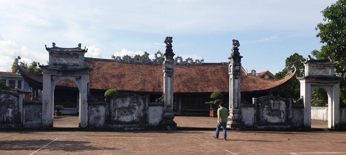 Cũng tại Trà Cổ, du khách còn có thể tham quan các địa điểm nổi tiếng khác như nhà thờ Trà Cổ, đình Trà Cổ để tìm hiểu rõ hơn về văn hóa nơi đây.