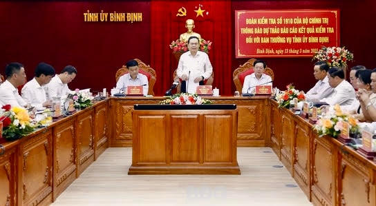 Đoàn kiểm tra số 1910 của Bộ Chính trị, Ban Bí thư do Ủy viên Bộ Chính trị, Chủ tịch Quốc hội Trần Thanh Mẫn làm việc với Ban Thường vụ Tỉnh ủy Bình Định