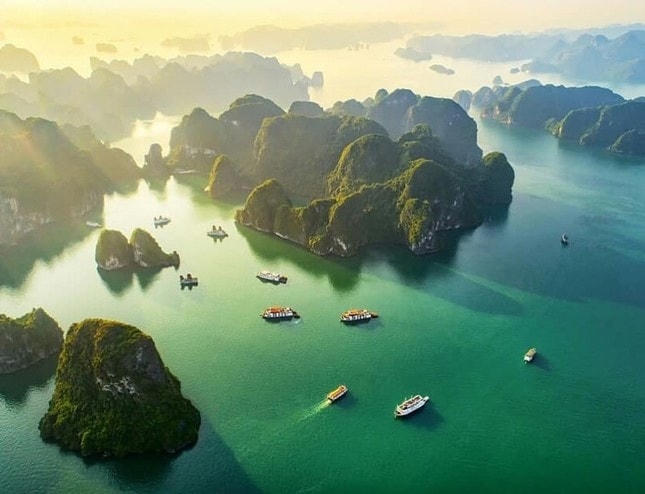 Vịnh Hạ Long nằm trong danh sách những điểm đến đẹp nhất thế giới.