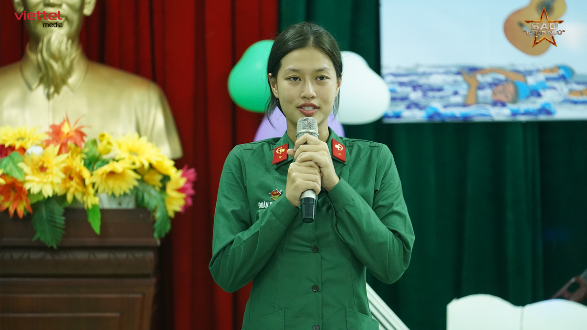 Nhã Phương, Thiên Ân bày tỏ sự ngưỡng mộ, và cho biết đồng chí Vân Anh là tấm gương cho mình noi theo.