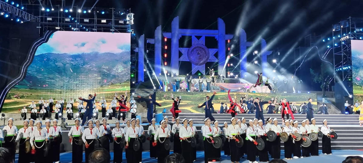 Sôi động Carnival 2022 và khám phá 'Hòa Bình - Thanh âm xứ Mường'