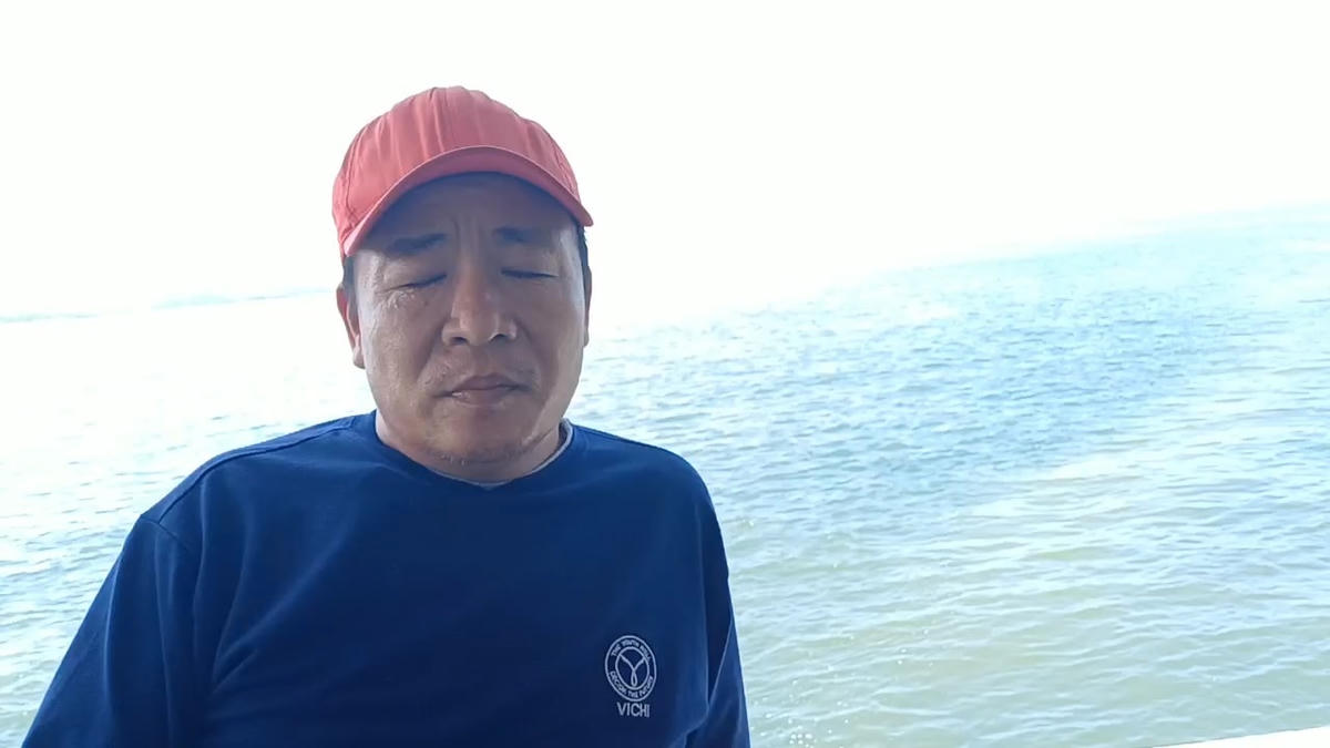 Ngư dân Lương Văn Viên kể lại tàu cá gặp nạn.