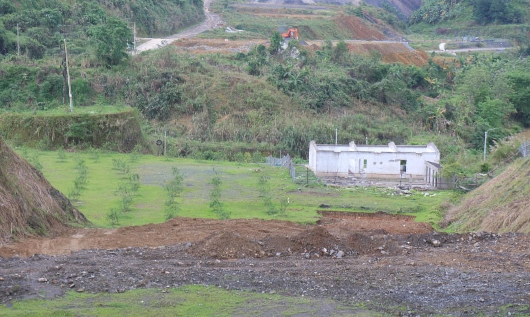 Khu vực khai trường 18 mà Nguyễn Mạnh Thừa chỉ đạo, tổ chức khai thác quặng Apatit trái phép. Ảnh: Ngô Hùng