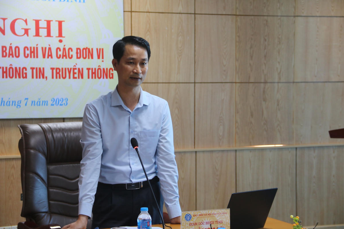 Ông Nguyễn Ngọc Sơn - Giám đốc Bảo hiểm xã hội tỉnh Hoà Bình phát biểu tại Hội nghị.