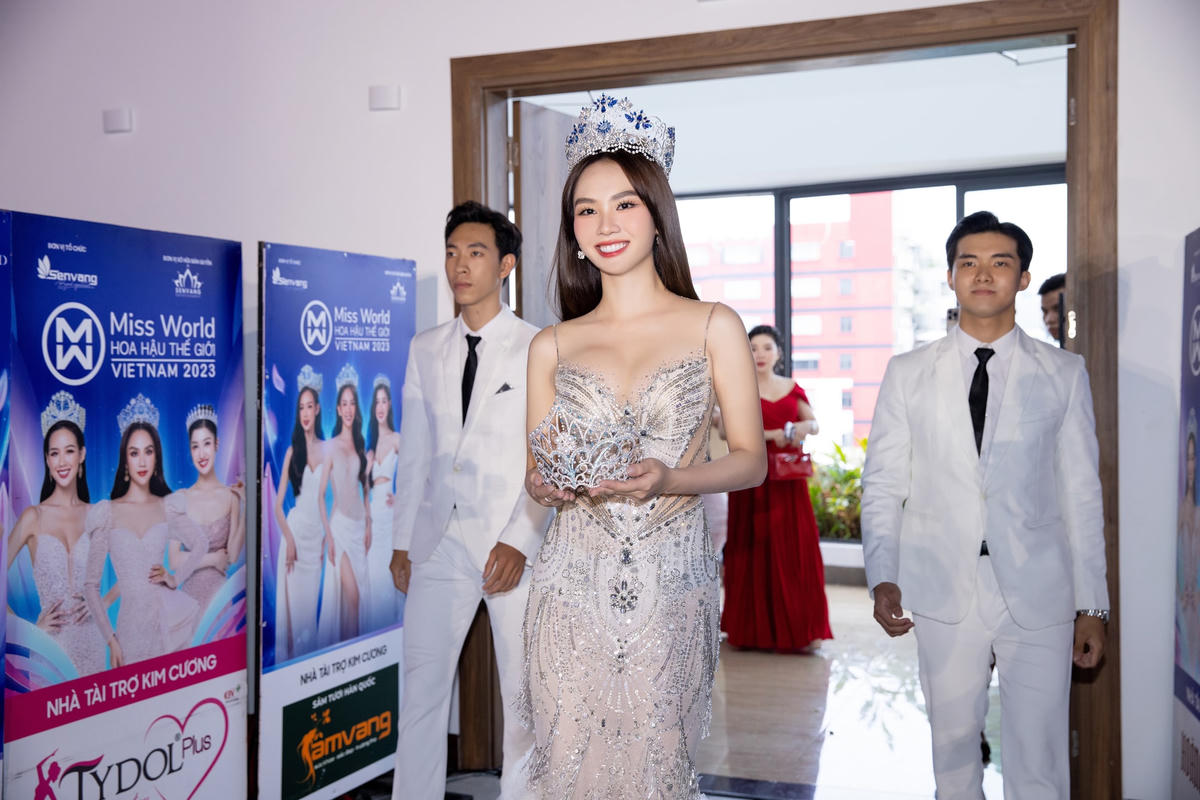 Hoa hậu Mai Phương trong lễ công bố vương miện cho người đẹp đăng quang Miss World Vietnam 2023.