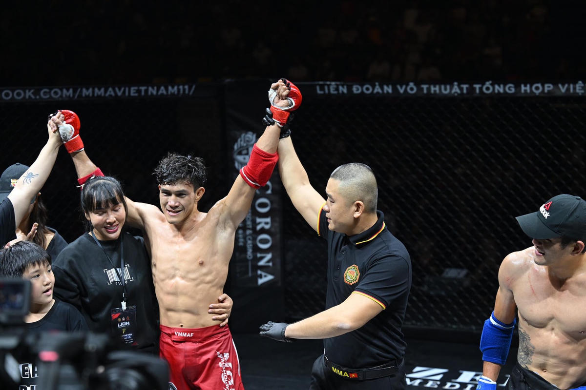 Những cú đánh hiểm hóc của Nguyễn Trần Duy Nhất khiến đối thủ… xin thua ở bán kết LION Championship.