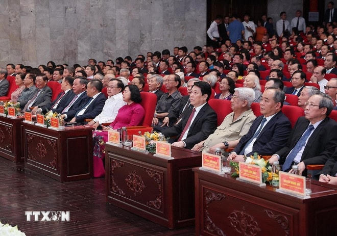 Chủ tịch nước Lương Cường với các đại biểu dự Hội nghị. (Ảnh: Lâm Khánh/TTXVN) ttxvn-chu-tich-nuoc-luong-cuong-sap-nhap-3.jpg