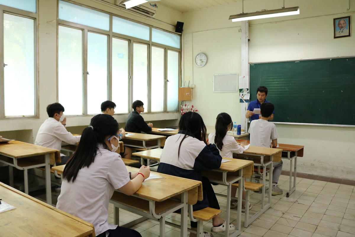 Sĩ tử Hà Nội bắt đầu cuộc đua tranh suất vào lớp 10 công lập