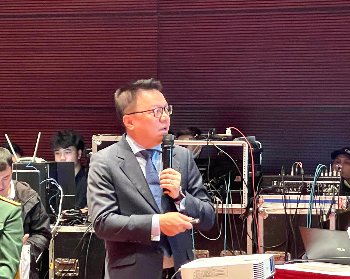 Ông Lê Quốc Minh, Ủy viên Trung ương Đảng, Phó Trưởng ban Tuyên giáo Trung ương, Tổng Biên tập Báo Nhân dân, Chủ tịch Hội Nhà báo Việt Nam phát biểu tại Hội thảo.