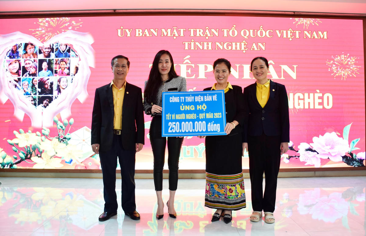 Hàng năm, MTTQ tỉnh Nghệ An đã kêu gọi hàng trăm tỷ đồng thực hiện Chương trình “Tết vì người nghèo”, để người nghèo có cái tết đầm ấm, yên vui.