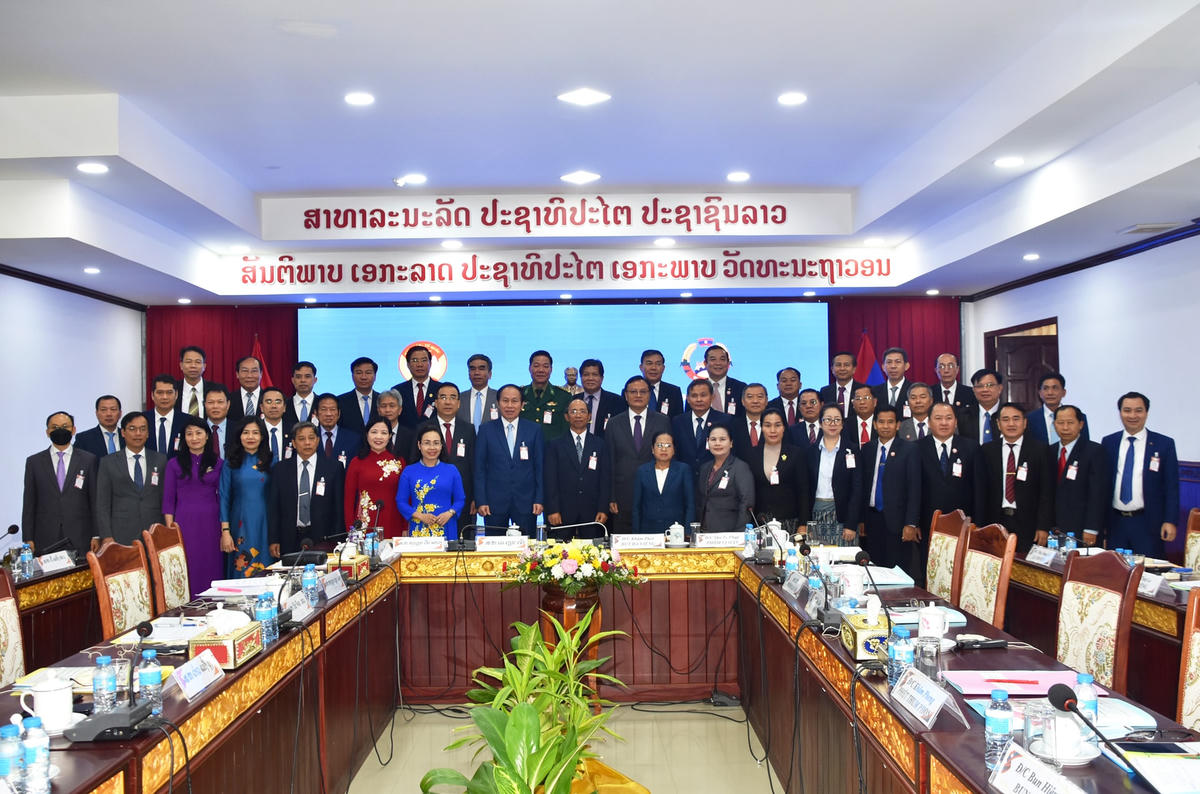 Đại biểu chụp ảnh lưu niệm tại Hội nghị.