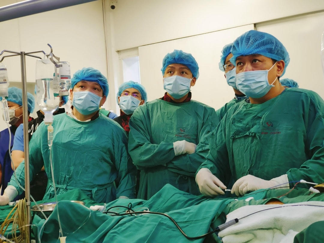 Cấp cứu bệnh nhân nhồi máu cơ tim tại Bệnh viện Tim Hà Nội. Ảnh: BVCC.