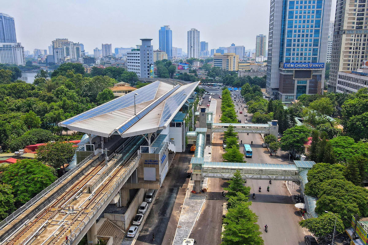 Theo Ban Quản lý đường sắt đô thị Hà Nội, đến nay, tiến độ tổng thể dự án Metro Nhổn - ga Hà Nội đạt khoảng 77,64%, trong đó tiến độ thi công đoạn trên cao đạt gần 100%, đoạn ngầm đạt hơn 36%. 