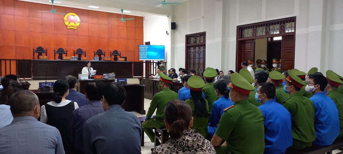 Quang cảnh phiên tòa xét xử sơ thẩm cựu Chủ tịch UBND TP Hạ Long Phạm Hồng Hà cùng 27 bị can trong vụ án tại Công ty CP Quản lý đường sông số 3.