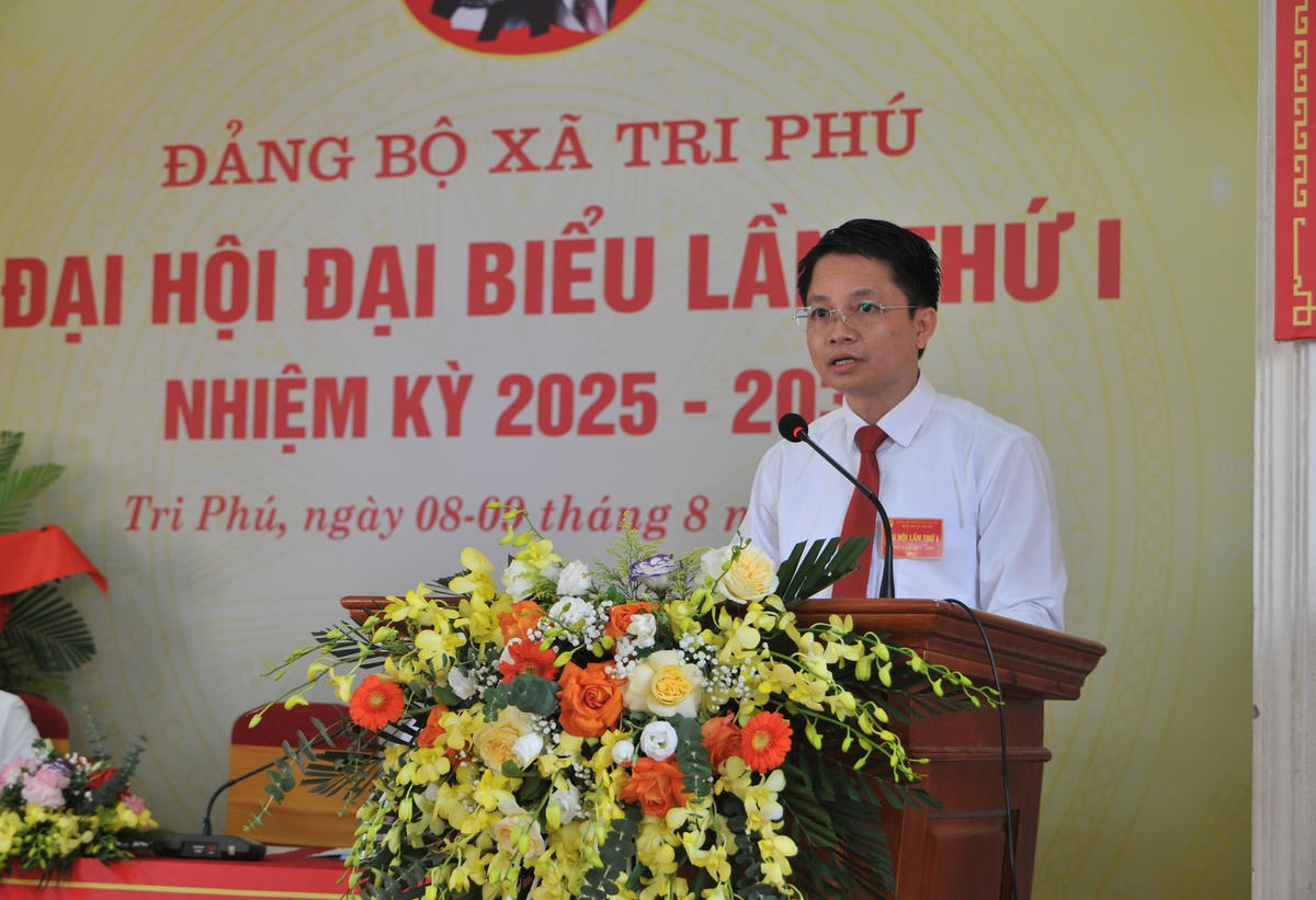 Bí thư Đảng ủy xã Tri Phú Lê Ngọc Tân phát biểu khai mạc đại hội. Ảnh: Xuân Trường.