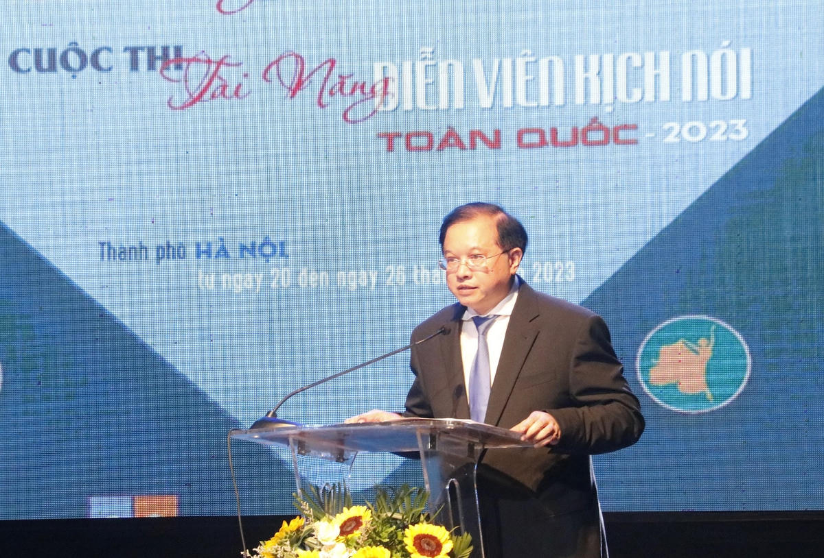 Thứ trưởng Bộ Văn hóa, Thể thao và Du lịch Tạ Quang Đông phát biểu khai mạc.