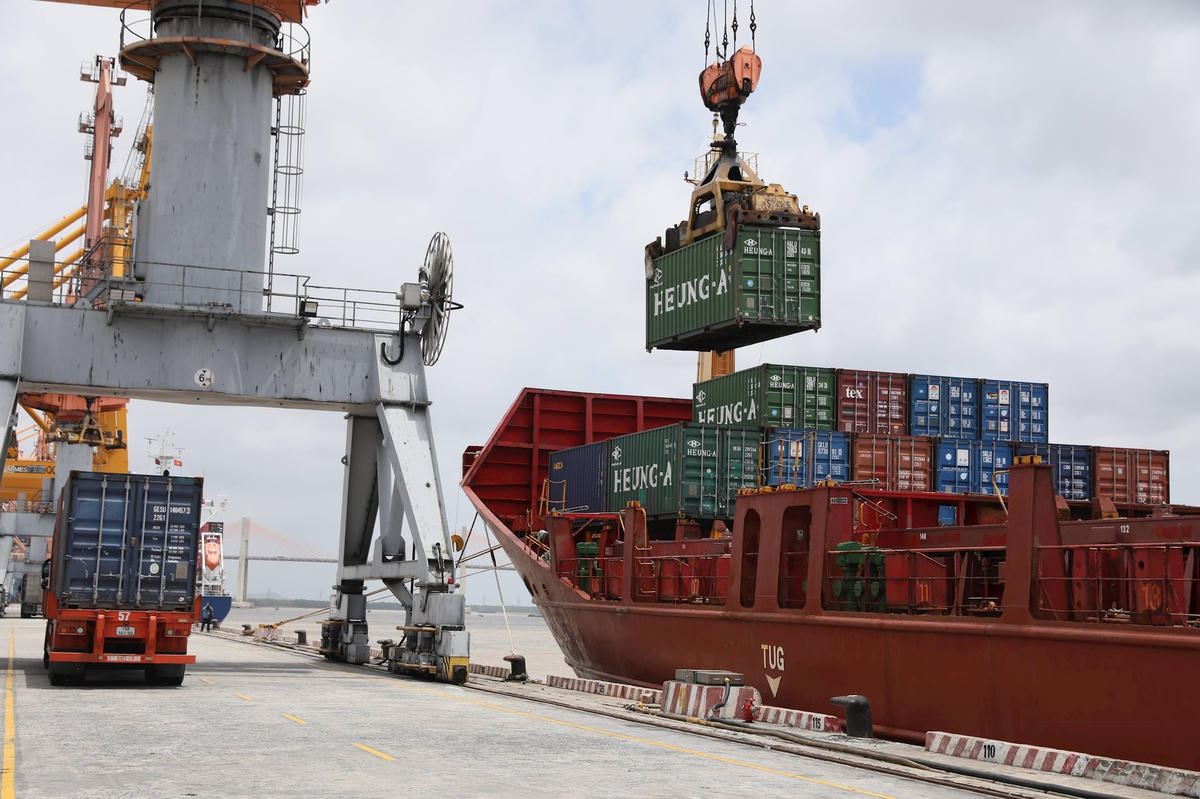 Kim ngạch xuất nhập khẩu tháng 3 đạt 65 tỷ USD, xuất khẩu tiếp tục tăng cao, tiếp tục xuất siêu lớn. Ảnh: Quang Vinh.