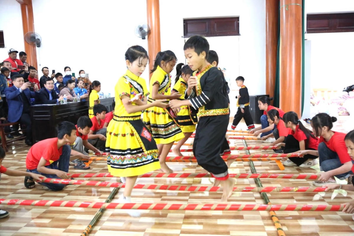 Những tiết mục văn nghệ đặc sắc chứa đựng nét văn hóa đặc trưng của người Chứt.