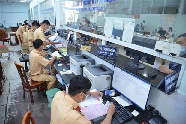 Người từ đủ 15 tuổi trở lên được đăng ký xe, nhưng riêng nhóm đủ 15 tuổi đến dưới 18 tuổi thì phải được cha/mẹ hoặc người giám hộ đồng ý (Ảnh minh họa: TTXVN).