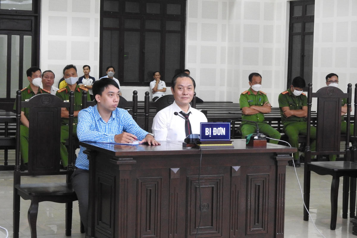 Ông Võ Văn Cường (áo trắng), Giám đốc Land Hà Hải (bị đơn) tại phiên xử phúc thẩm. Ảnh Thanh Tùng.