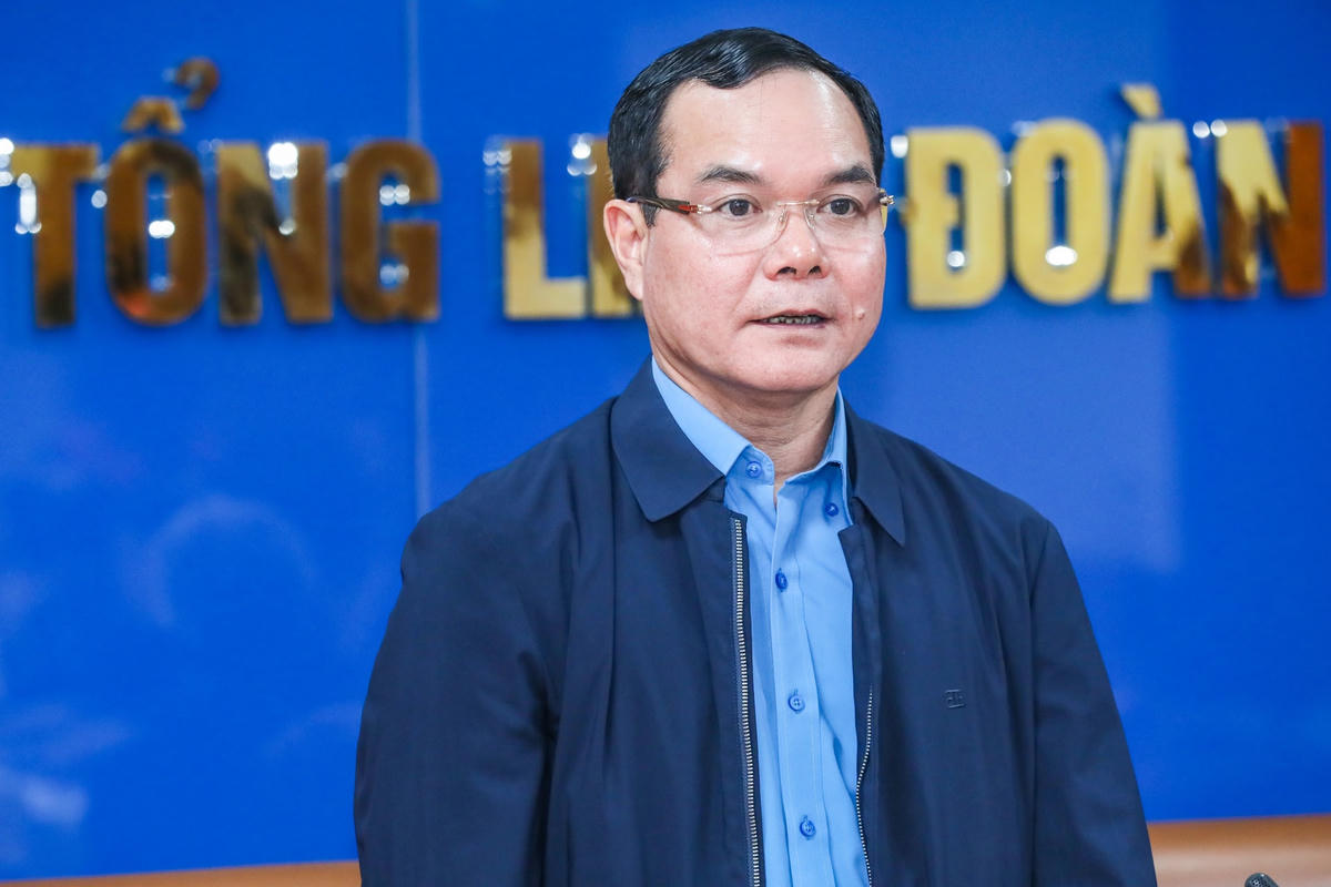 Chủ tịch Tổng Liên đoàn Lao động Việt Nam Nguyễn Đình Khang phát biểu tại cuộc làm việc. Ảnh: Quang Vinh.