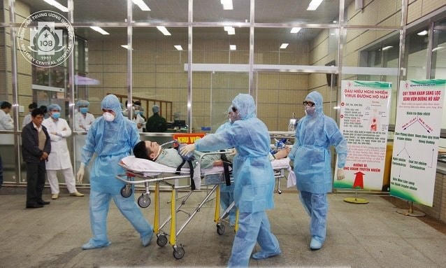 Khi dịch Covid-19 hoành hành, lực lượng y bác sĩ tuyến đầu được ví như những “thiên thần áo trắng” có mặt ở những nơi nguy nan để hỗ trợ, cứu chữa cho người bệnh.  