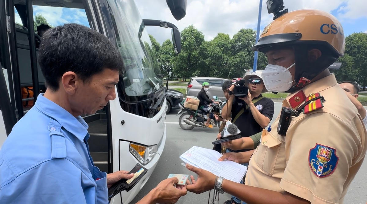 TPHCM kiểm tra gắt gao các phương tiện xe khách sau tai nạn kinh hoàng ít ngày trước.