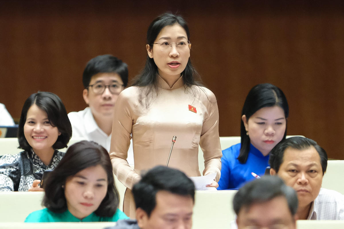 Đại biểu Hoàng Thị Thanh Thúy (đoàn Tây Ninh): “Lãng phí còn nguy hại hơn tham ô, tham nhũng bởi không đo đếm được... ”. Ảnh: Quang Vinh.