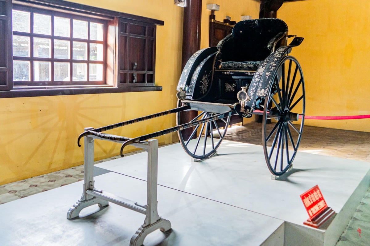 Chiếc xe kéo tay của Vua Thành Thái tặng Thái hậu Từ Minh được “hồi hương” năm 2014.