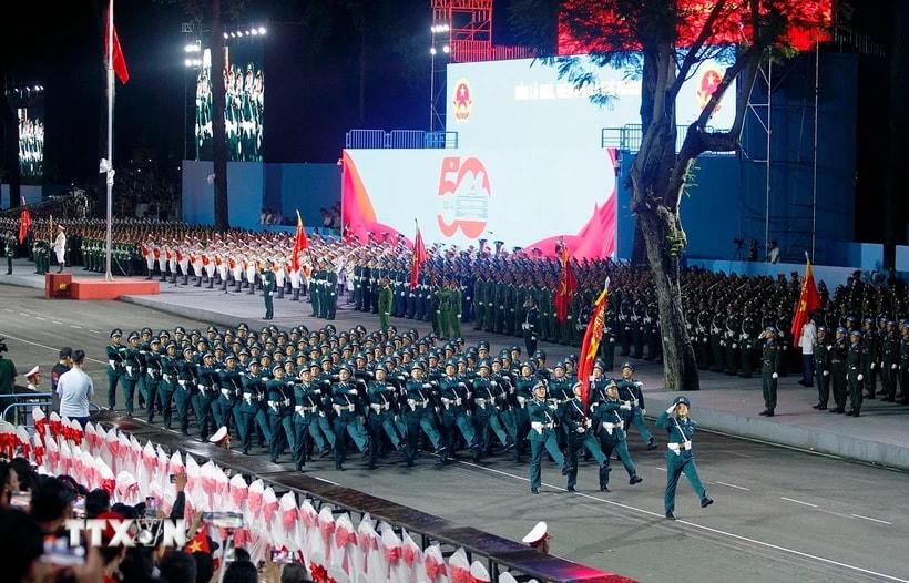 Các khối của Lực lượng Quân đội nhân dân tham gia sơ duyệt lễ diễu binh, diễu hành kỷ niệm 50 năm Ngày Giải phóng miền Nam thống nhất đất nước. (Ảnh: Thanh Vũ/TTXVN)