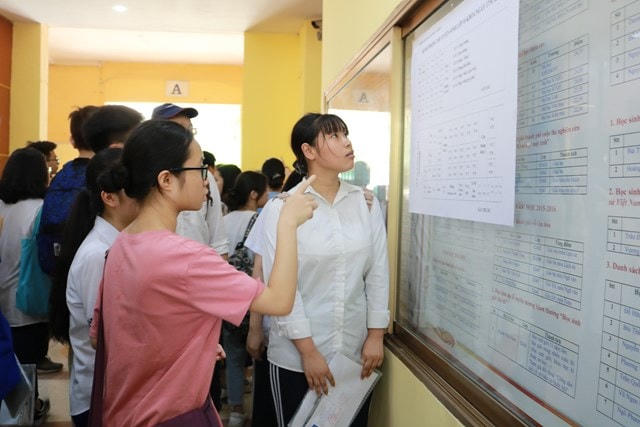 Học sinh dự thi vào lớp 10 THPT công lập tại Hà Nội.