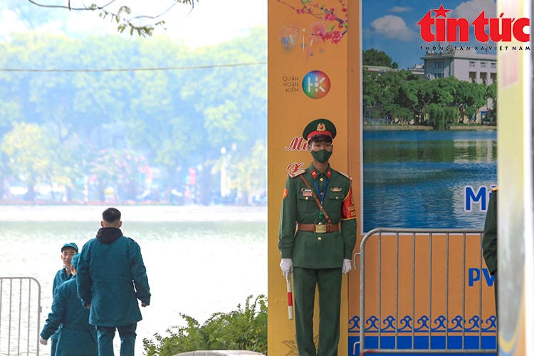 Bên ngoài các trận địa đều có lực lượng quân đội bảo vệ.