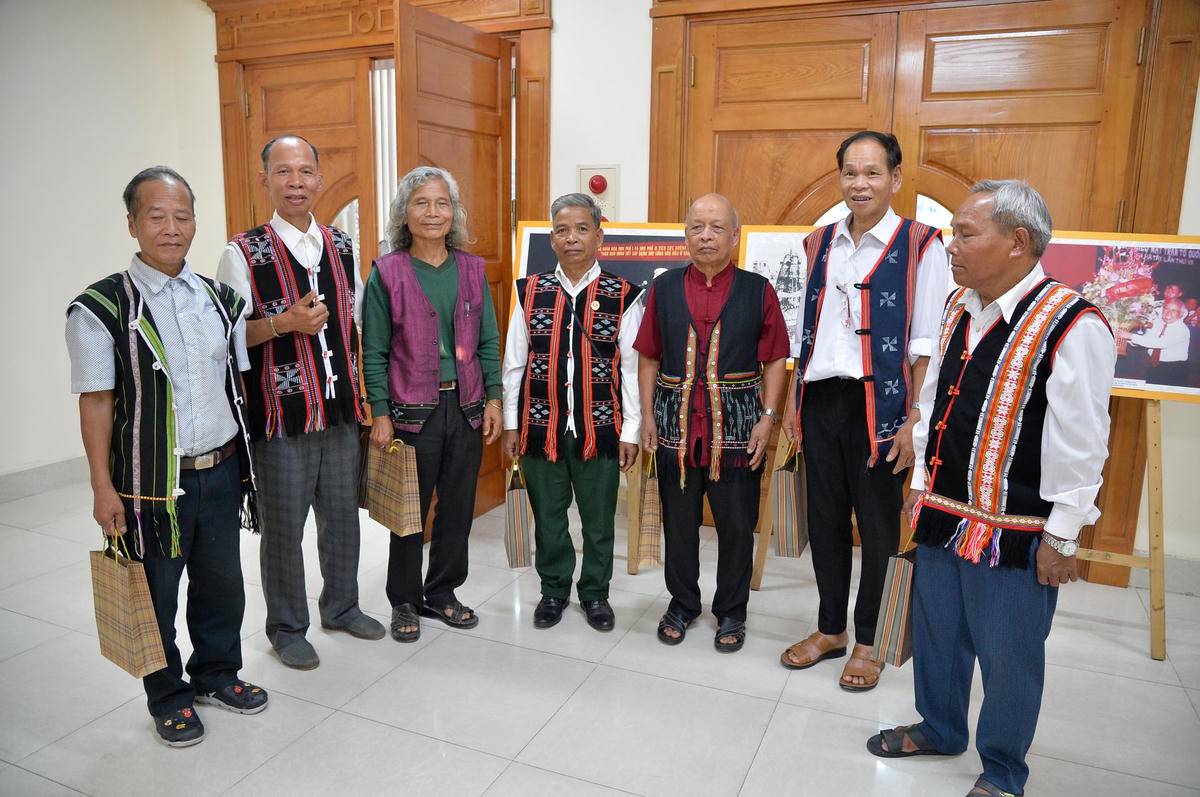 Người có uy tín tỉnh Quảng Nam trong chuyến ra thăm Thủ đô Hà Nội.