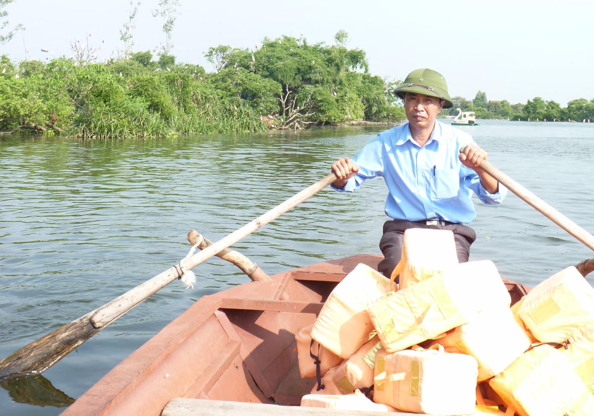 Tuần tra bảo vệ đảo cò Chi Lăng Nam (Hải Dương).  