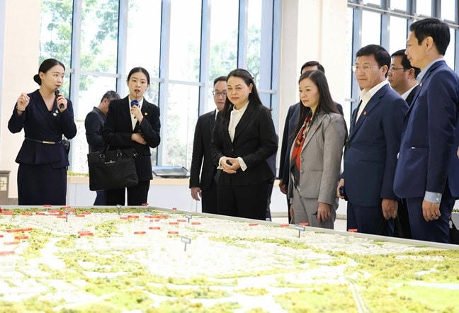 Phó Chủ tịch - Tổng Thư ký Nguyễn Thị Thu Hà hội kiến Chủ tịch Chính hiệp toàn quốc Trung Quốc Vương Hộ Ninh