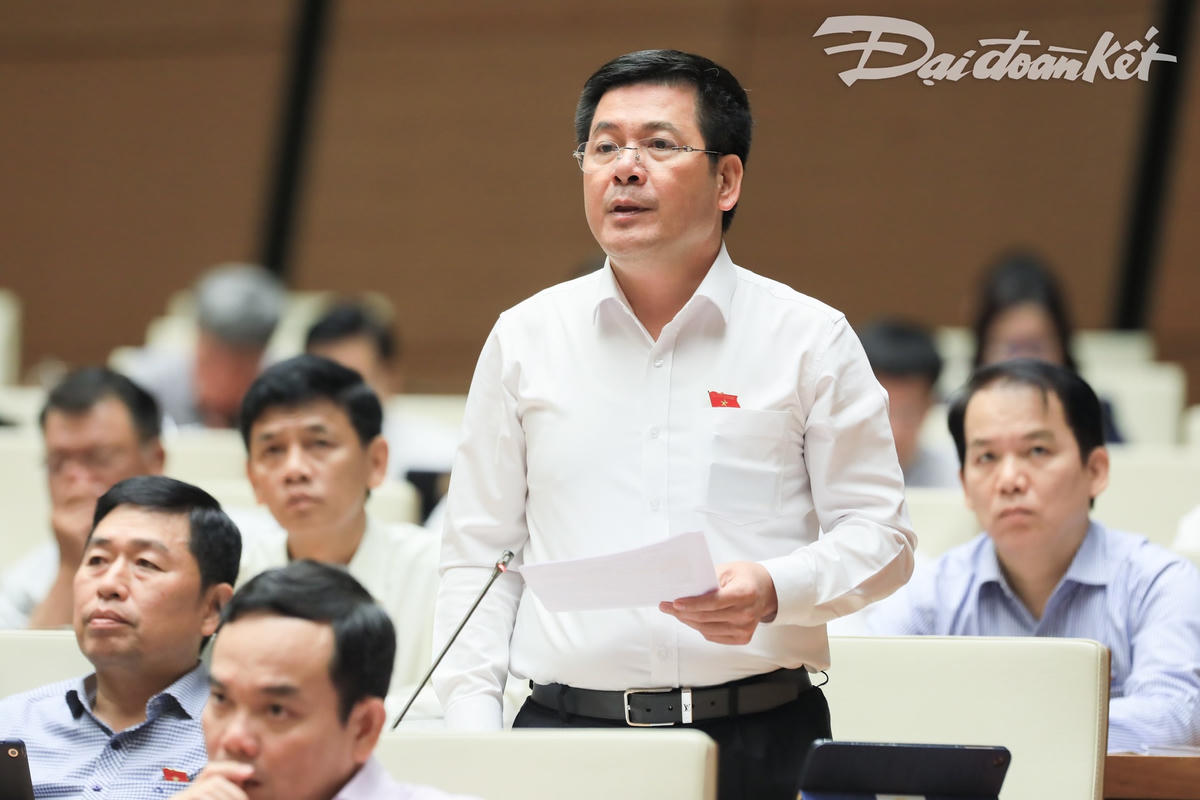 Bộ trưởng Bộ Công thương Nguyễn Hồng Diên. Ảnh: Quang Vinh.
